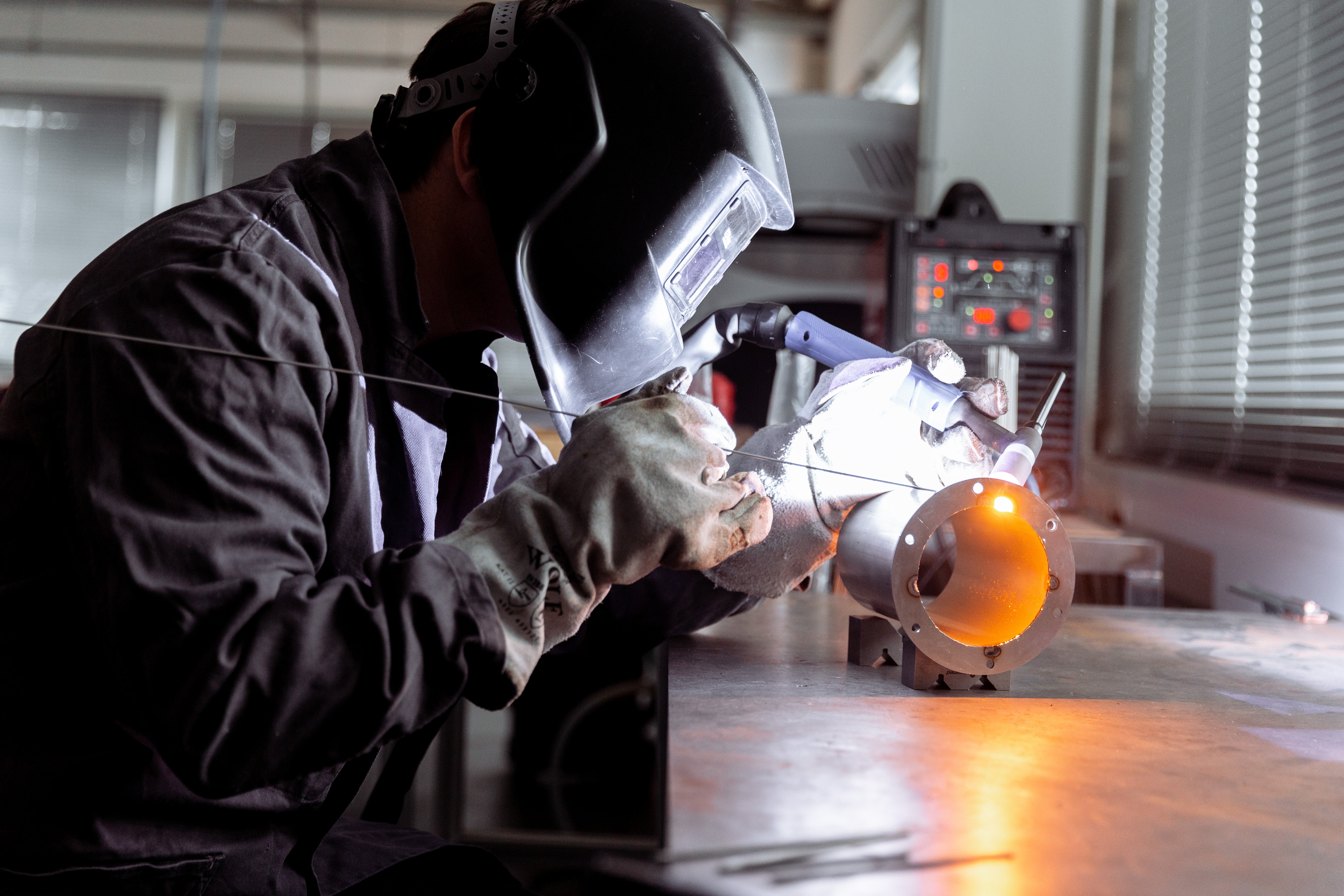 HYTECON Manufacturing – Welding work on UV reactor